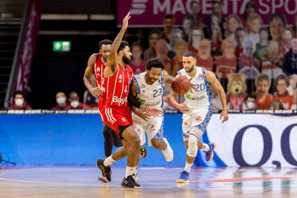 赛场上蓄势 赛场上蓄势