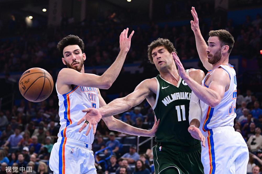 在采访中他 在采访中他